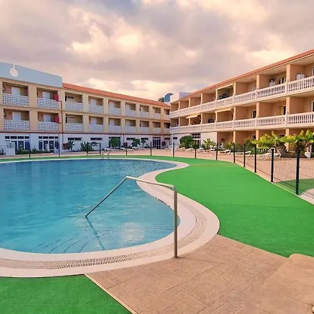 Nice Apartment With Balcony Overlooking The Pool Apartamento *